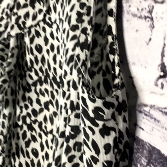 Tahari Leopard Print Button Down Woman's Sleeveless Top Size Small - Picture 6 of 7
